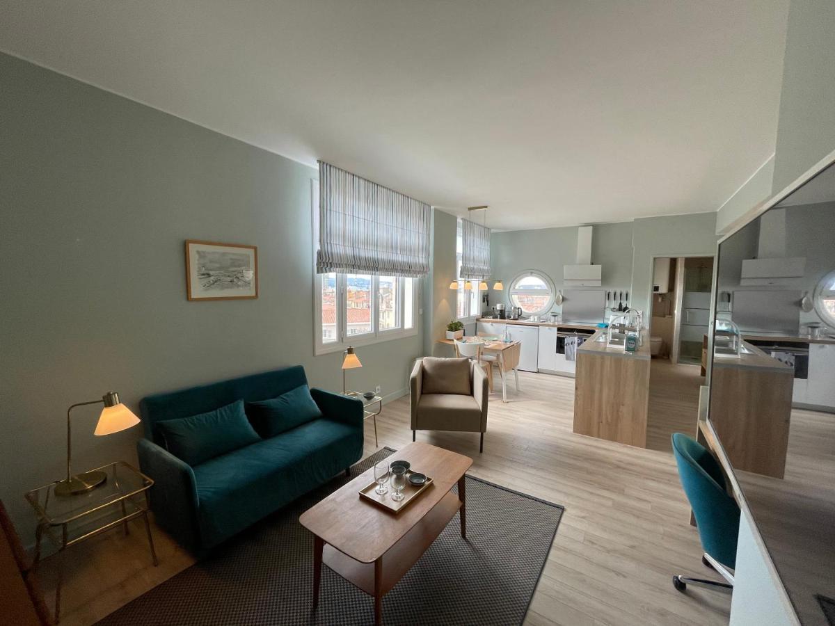 Vue sur rade appartement élégant vaste climatisé étage élevé ascenseur proche parking et toutes commodités au cœur du Toulon historique Extérieur photo