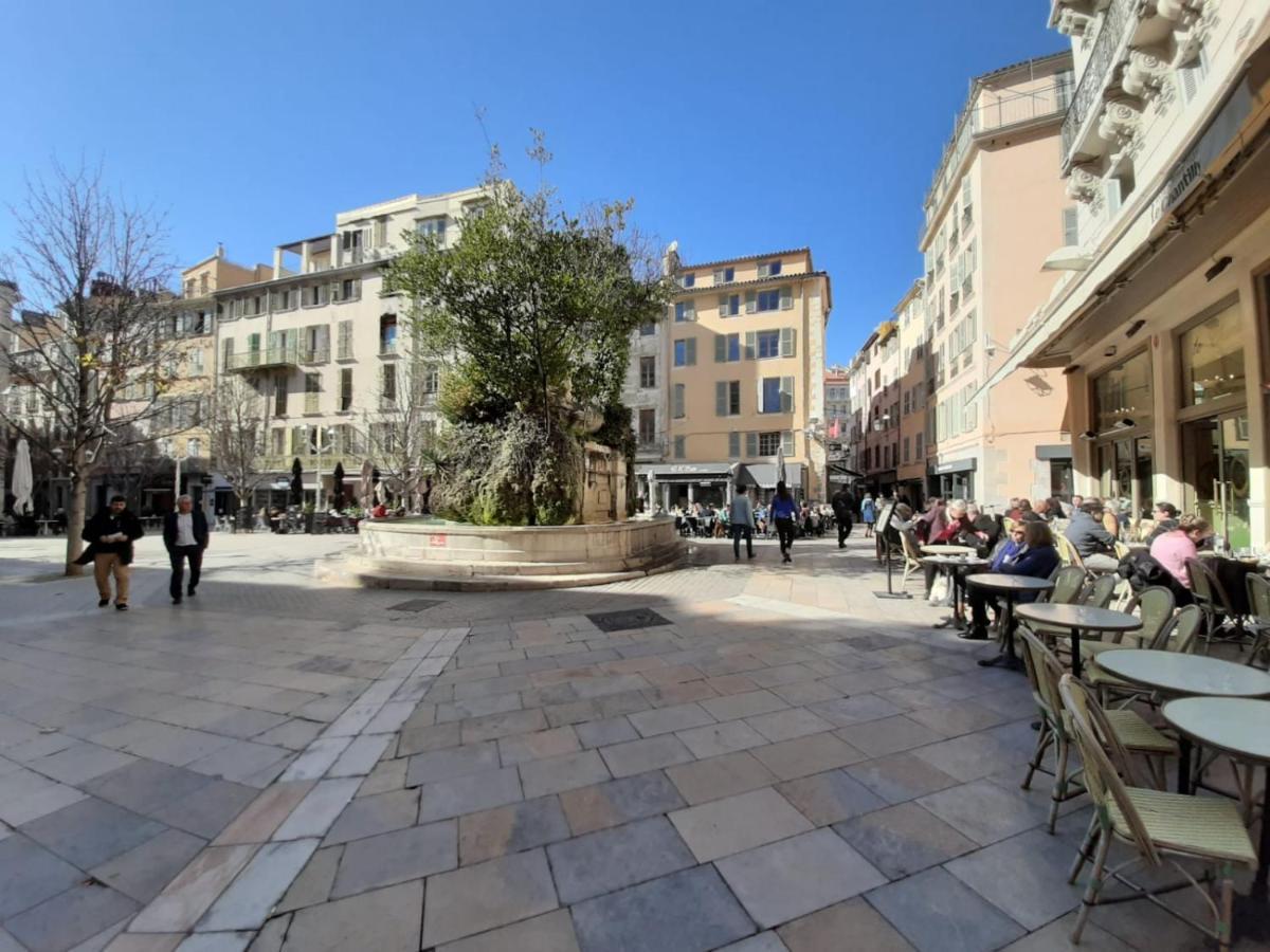 Vue sur rade appartement élégant vaste climatisé étage élevé ascenseur proche parking et toutes commodités au cœur du Toulon historique Extérieur photo