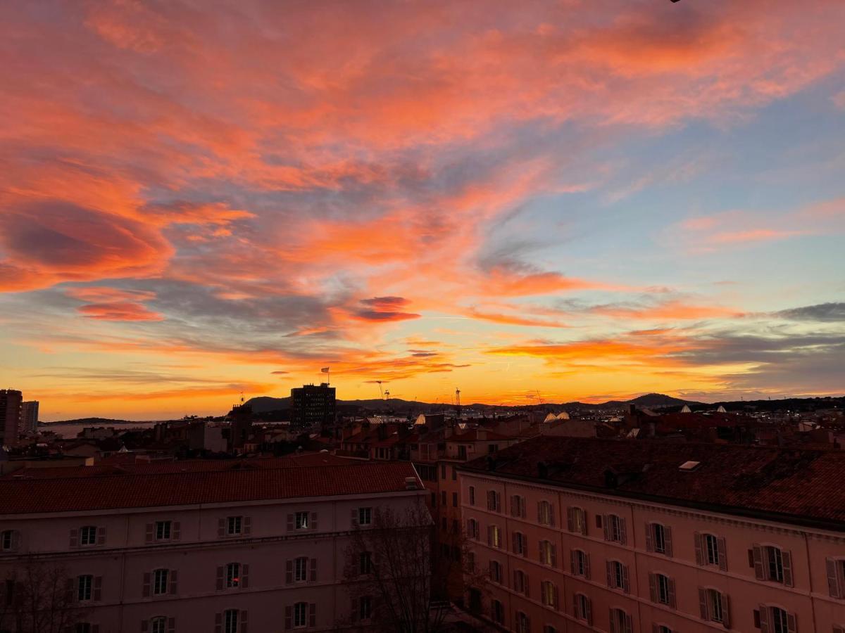 Vue sur rade appartement élégant vaste climatisé étage élevé ascenseur proche parking et toutes commodités au cœur du Toulon historique Extérieur photo