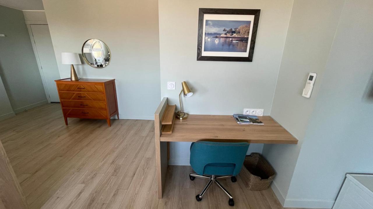 Vue sur rade appartement élégant vaste climatisé étage élevé ascenseur proche parking et toutes commodités au cœur du Toulon historique Extérieur photo