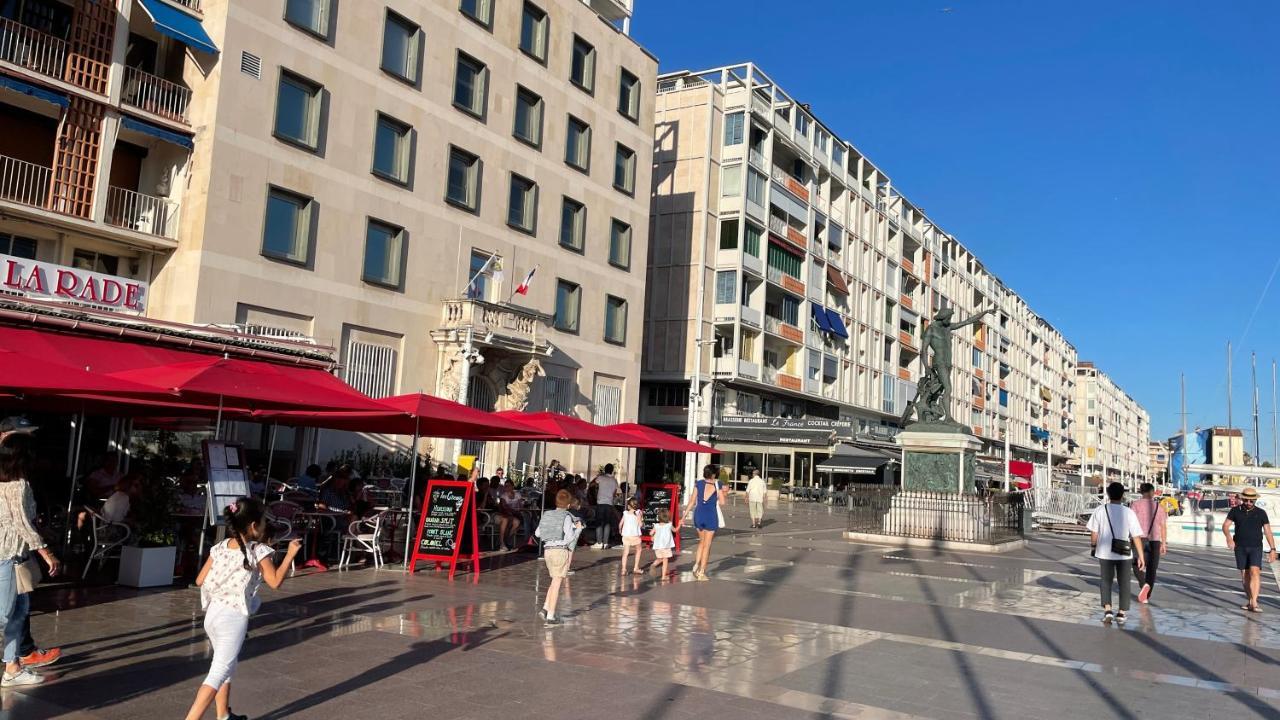 Vue sur rade appartement élégant vaste climatisé étage élevé ascenseur proche parking et toutes commodités au cœur du Toulon historique Extérieur photo