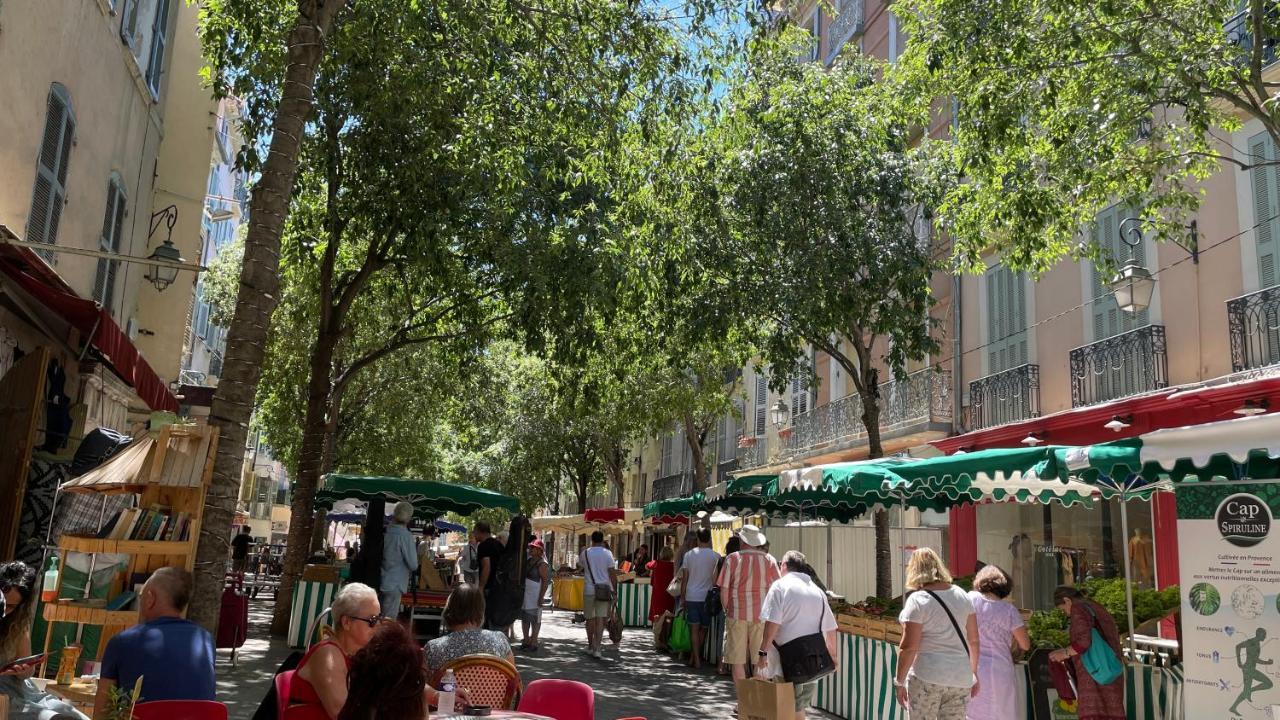 Vue sur rade appartement élégant vaste climatisé étage élevé ascenseur proche parking et toutes commodités au cœur du Toulon historique Extérieur photo