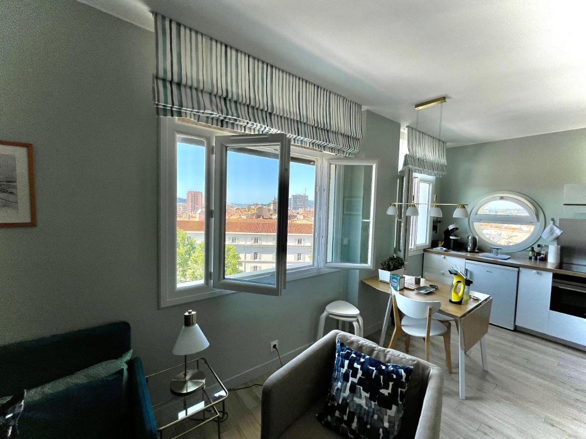 Vue sur rade appartement élégant vaste climatisé étage élevé ascenseur proche parking et toutes commodités au cœur du Toulon historique Extérieur photo