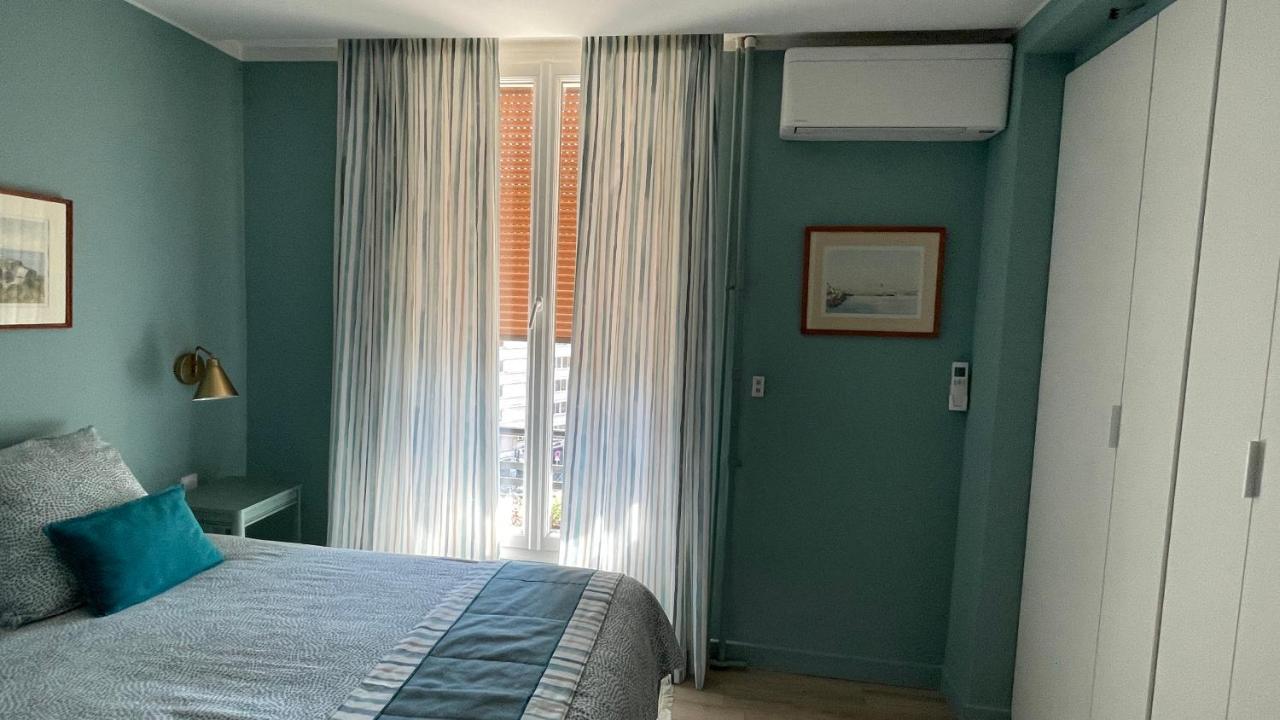 Vue sur rade appartement élégant vaste climatisé étage élevé ascenseur proche parking et toutes commodités au cœur du Toulon historique Extérieur photo