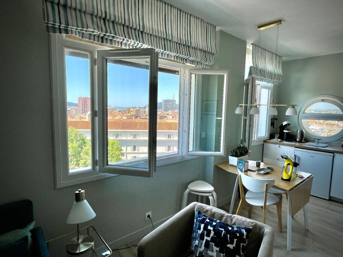 Vue sur rade appartement élégant vaste climatisé étage élevé ascenseur proche parking et toutes commodités au cœur du Toulon historique Extérieur photo